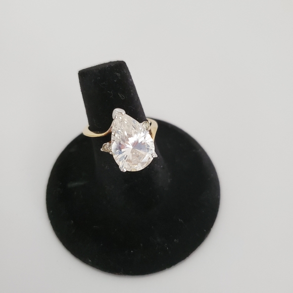 Pear Shaped Synthetic Diamond Engagement Ring sz 9 - Picture 2 of 11